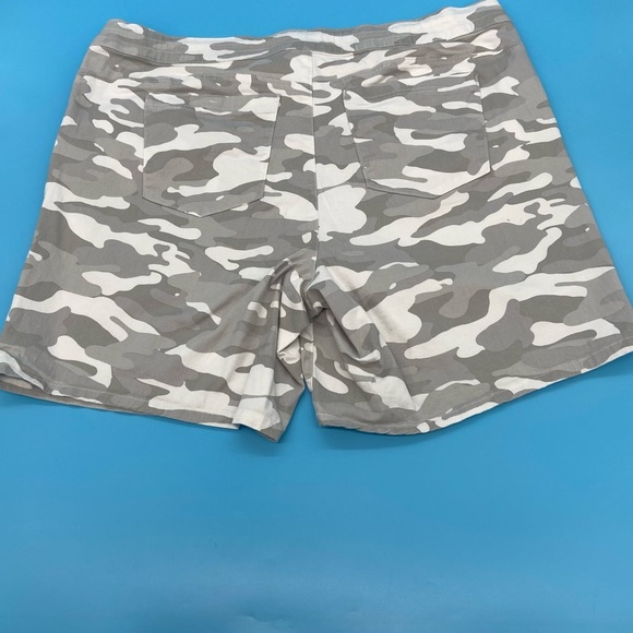 Democracy Gray Camo Women's Hi-Rise Shorts Size 24W - Picture 3 of 11